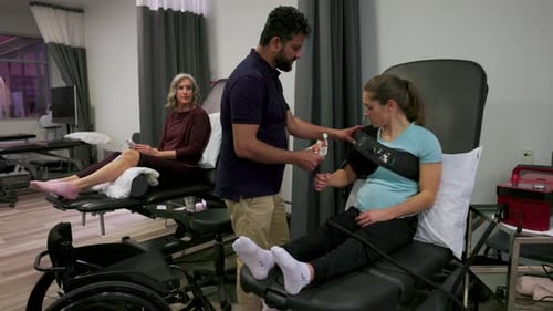Physical therapist explains shoulder pain to patient in medical clinic
