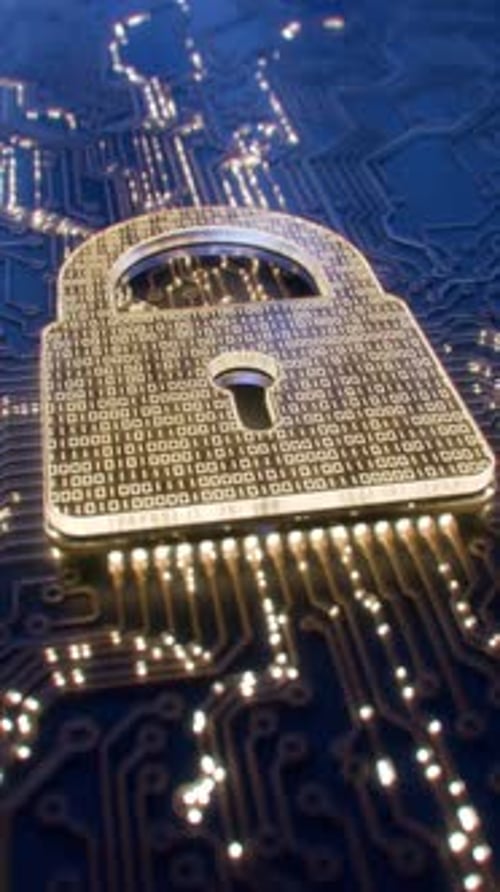 Digitales Sicherheitshologramm des virtuellen Schlosssymbols auf der Leiterplatte, Konzept des Finanzdatenschutzes und