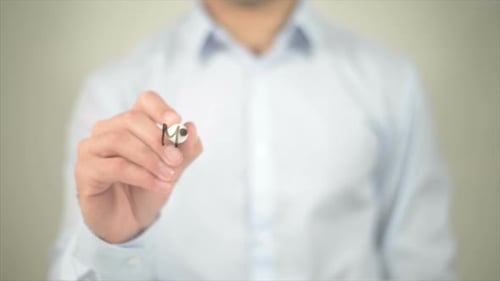 Mein erster Job Man schreibt auf transparentem Bildschirm