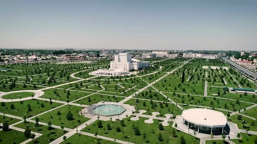 In the city, ornamental trees have been propagated for the sake of ecology, and the streets there ar