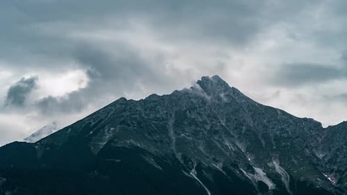 Nuages en accéléré Alpes autrichiennes Innsbruck