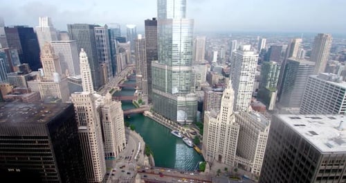 Chicago, Illinois//Vereinigte Staaten — 6. September 2018: Downtown Chicago, Foggy Skyline