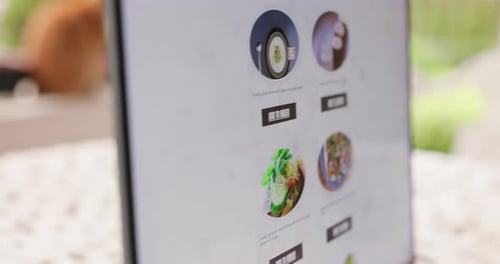 Laptop, Supermarkt-Website und Lebensmittelgeschäfte bestellen für E-Commerce, Online-Shopping