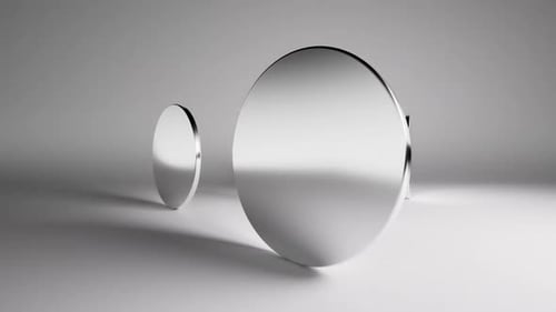 Abstrakter minimalistischer Hintergrund mit glänzenden silbernen geometrischen Formen.