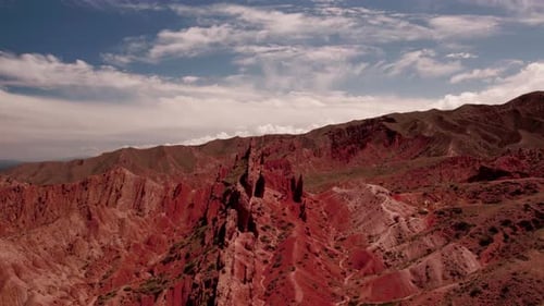 Luftaufnahme des Rocky Canyon bei Sonnenuntergang Malerischer Blick auf eine wunderschöne strukturierte, vielschichtige Canyon-Fee