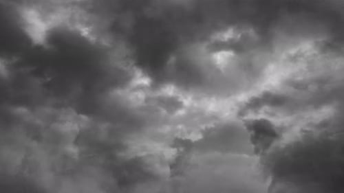 4K nubes sobre el cielo tormentoso