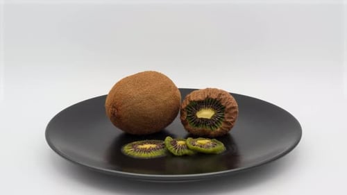 Rotting kiwifruit timelapse. 35 days in 21 seconds