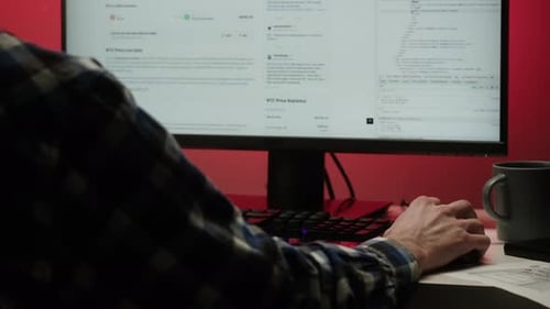 Programador de negocios de TI de tecnología de la información que desarrolla una nueva aplicación, software digital, aplicación móvil