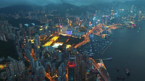 Nachtpanorama von Hongkongs Hafen und Stadtbild