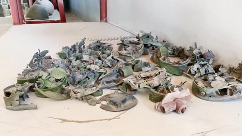 Minas explodidas em exibição no Museu Militar em Cabul