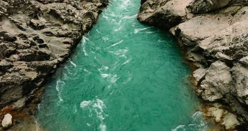 Rafting auf einem Gebirgsfluss