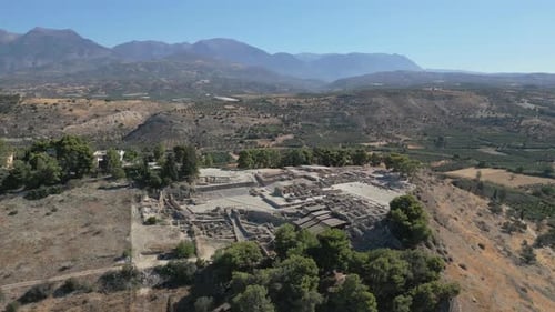 Une vidéo en orbite des ruines antiques de la civilisation de Phaistos en Crète