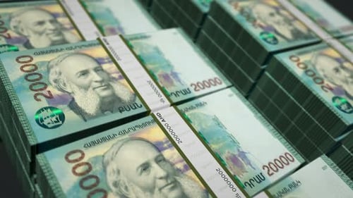 Les billets de banque en drams arméniens sont emballés avec une boucle transparente
