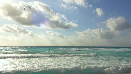 Tropisches Kitesurfen unter der Sonne