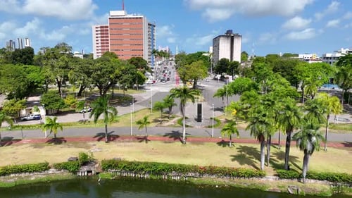 Paisagem urbana da famosa lagoa na cidade de João Pessoa, no nordeste do Brasil.