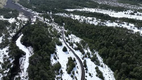 Route gelée à Pucon à Los Lagos au Chili.