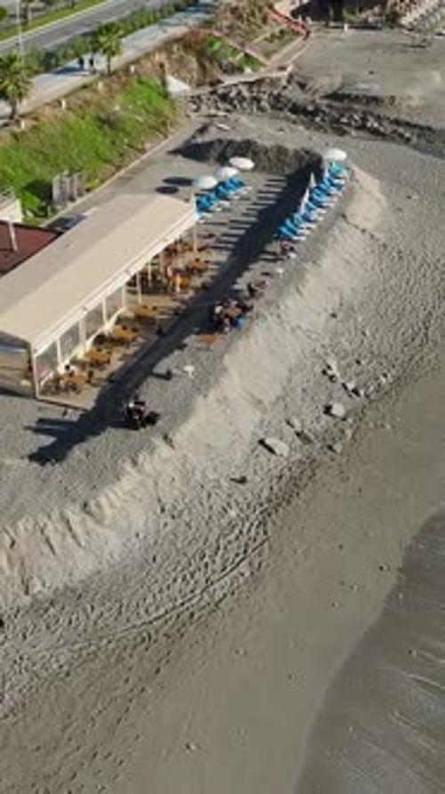 Impresionantes casas blancas están en construcción que se mezclan con la belleza del Mediterráneo