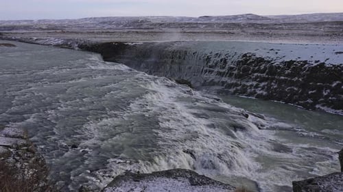 Oberer Teil des Gullfoss-Wasserfalls im Winter, Island.