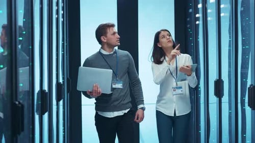 A Group of Professionals Collaborating Effectively in a Modern Data Center Environment