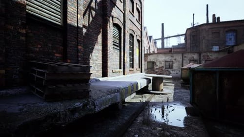Exterior de antigua fábrica con edificios y chimenea