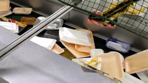 Conveyor Belt With Plastic and Aluminum Food Trays