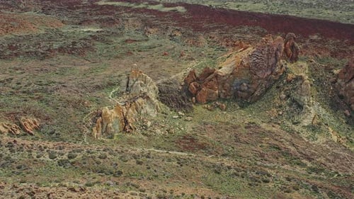 Das vulkanische Terrain auf Teneriffa bietet eine atemberaubende Kulisse für Erkundungen im Freien
