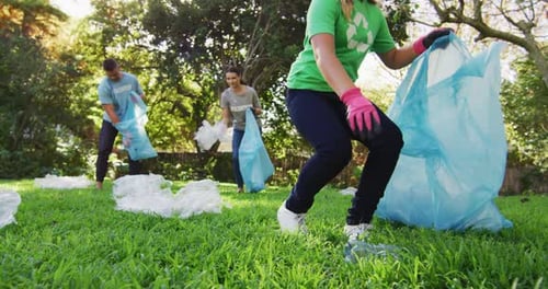 Volunteers Collect Trash in Grassy Park