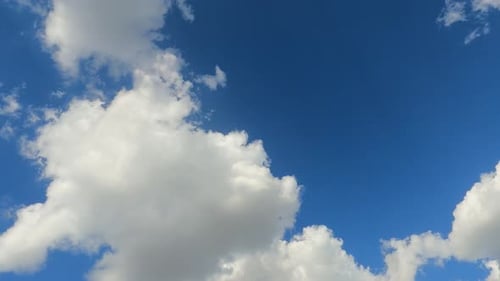 Himmel mit bewegten Wolken