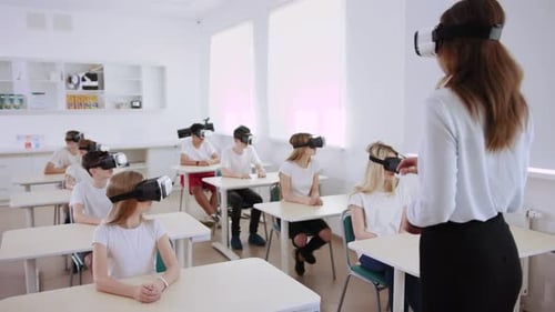 Teachers Use VR Headsets in Classrooms for Immersive Learning