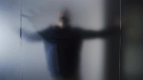 The man who feels in prison, the dream.