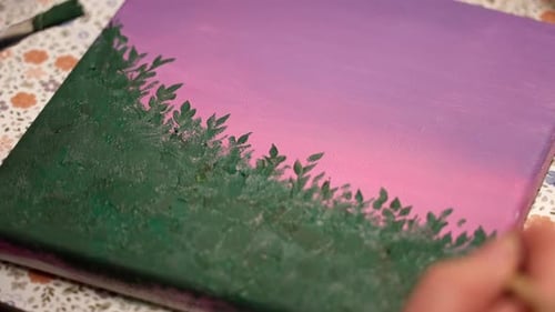 Hinzufügen detaillierter Blätter zu einem Landschaftsgemälde mit grünem und violettem Farbverlauf