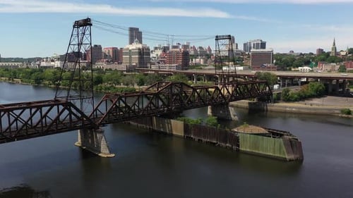 Springfield MA 4K-Eisenbahnschienen und City Reveal Aerial
