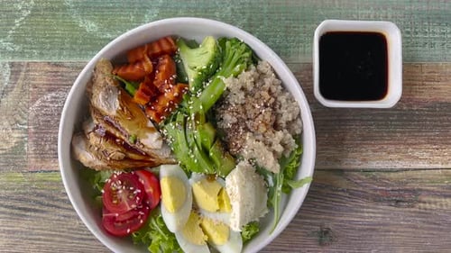 Healthy Chicken and Quinoa Salad Bowl