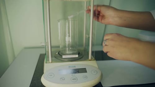 Precise Measurement in Laboratory with Analytical Balance