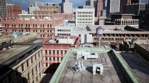 Vista urbana desde la azotea de los edificios del centro con el horizonte de la ciudad como telón de fondo