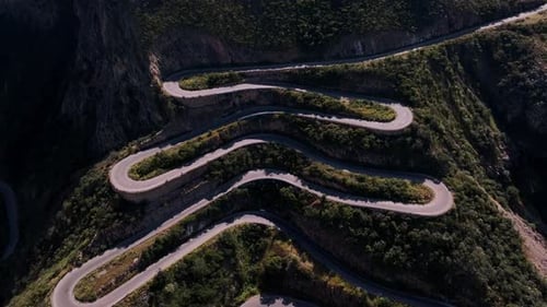La célèbre serpentine de Serra Da Leba