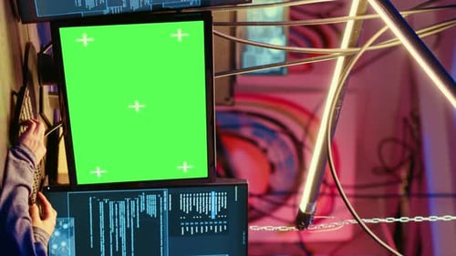 Vertical Video Man comete roubo financeiro com Mockup PC