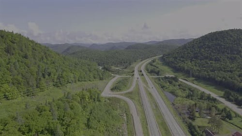 La route dans la montagne