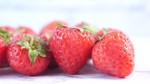 Reife rote Erdbeeren Erdbeerrotation