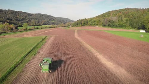 Agricultural tractor cultivating field
