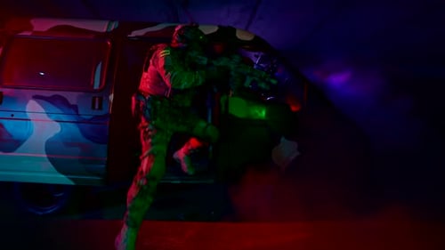 Groupe de soldats professionnels armés dans le cadre de l'opération antiterroriste War and Military Concept