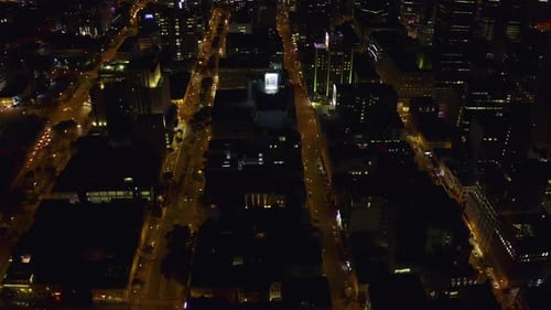 Vídeo em 4K de uma cidade à noite