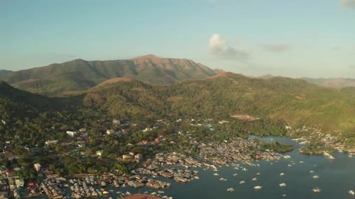 Vue aérienne de la ville de Coron, Philippines, Palawan, Busuanga