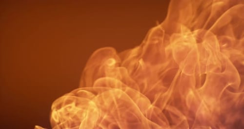 Flammen tanzen in einem faszinierenden Inferno in Superzeitlupe, aufgenommen auf Phantom Flex 4k