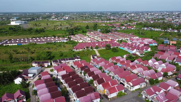 Subsidized housing with large land and arranged in the same type ...