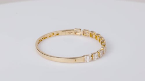 Gold Diamond Bracelet Rotating on White Background – Luxury Jewelry Footage