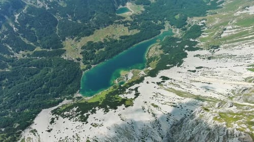 Paisaje montañoso aéreo de Durmitor
