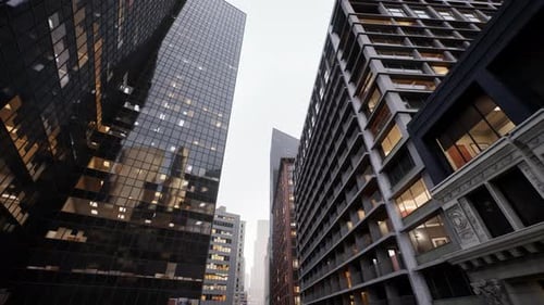 Los edificios altos modernos brillan durante el crepúsculo con una iluminación interior vibrante