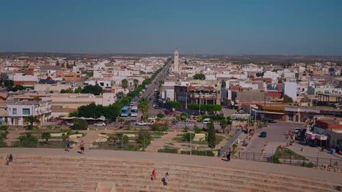 Vue de dessus depuis l'amphithéâtre de la ville d'El Jem en Tunisie.