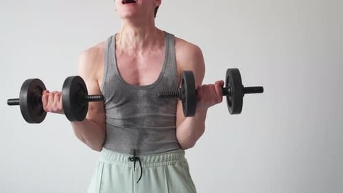 Levantamiento duro, deporte, hombre divertido, sentimientos impotentes